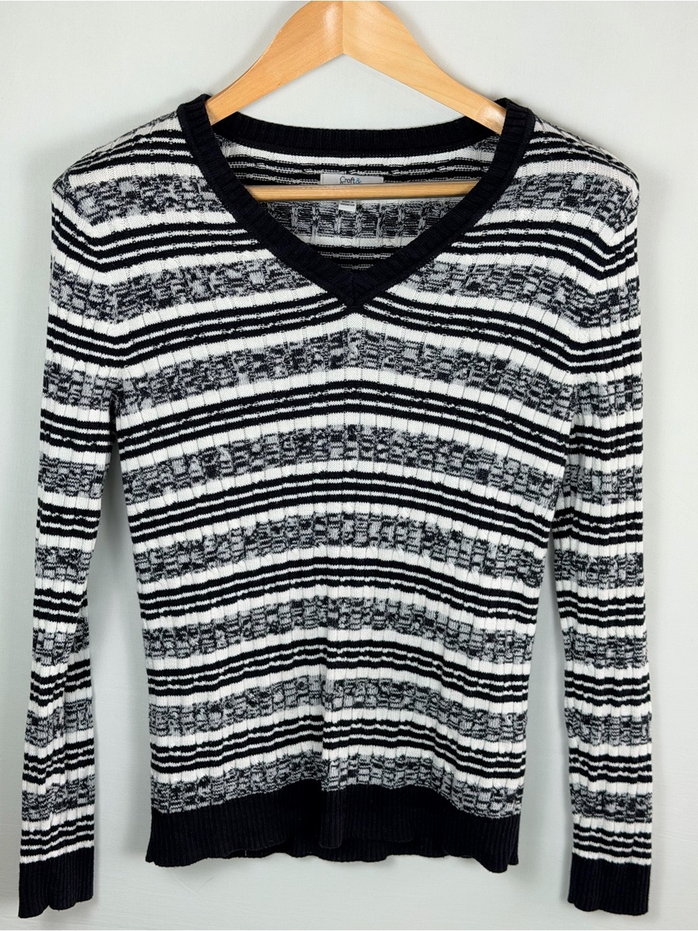 Croft & Barrow Striped Knit Sweater Black White V Neck Fitted XS Slim Fit